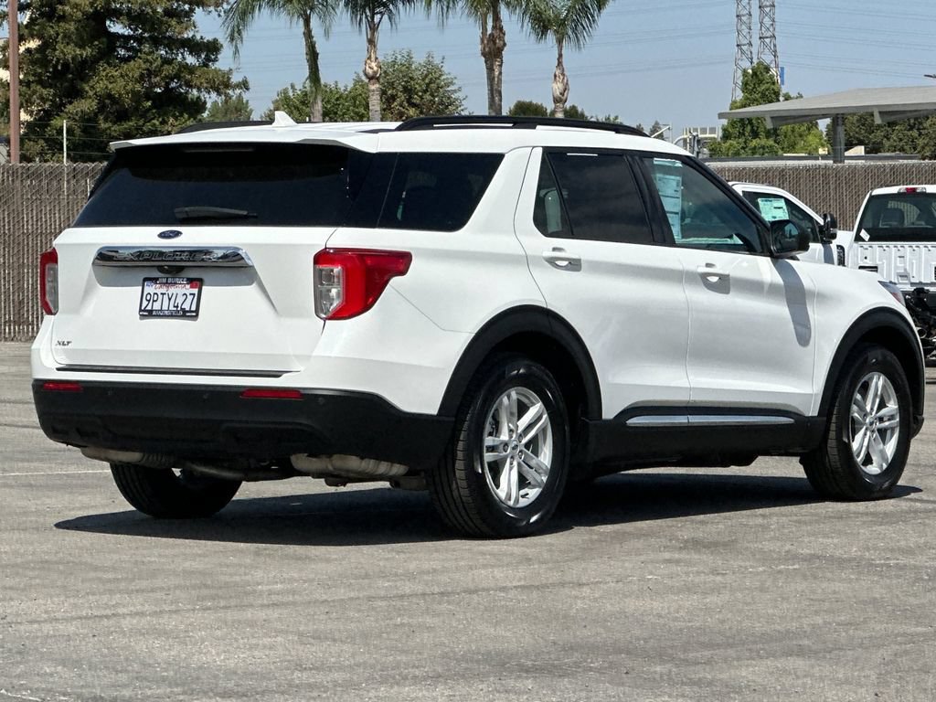 Certified 2024 Ford Explorer XLT RWD image 3