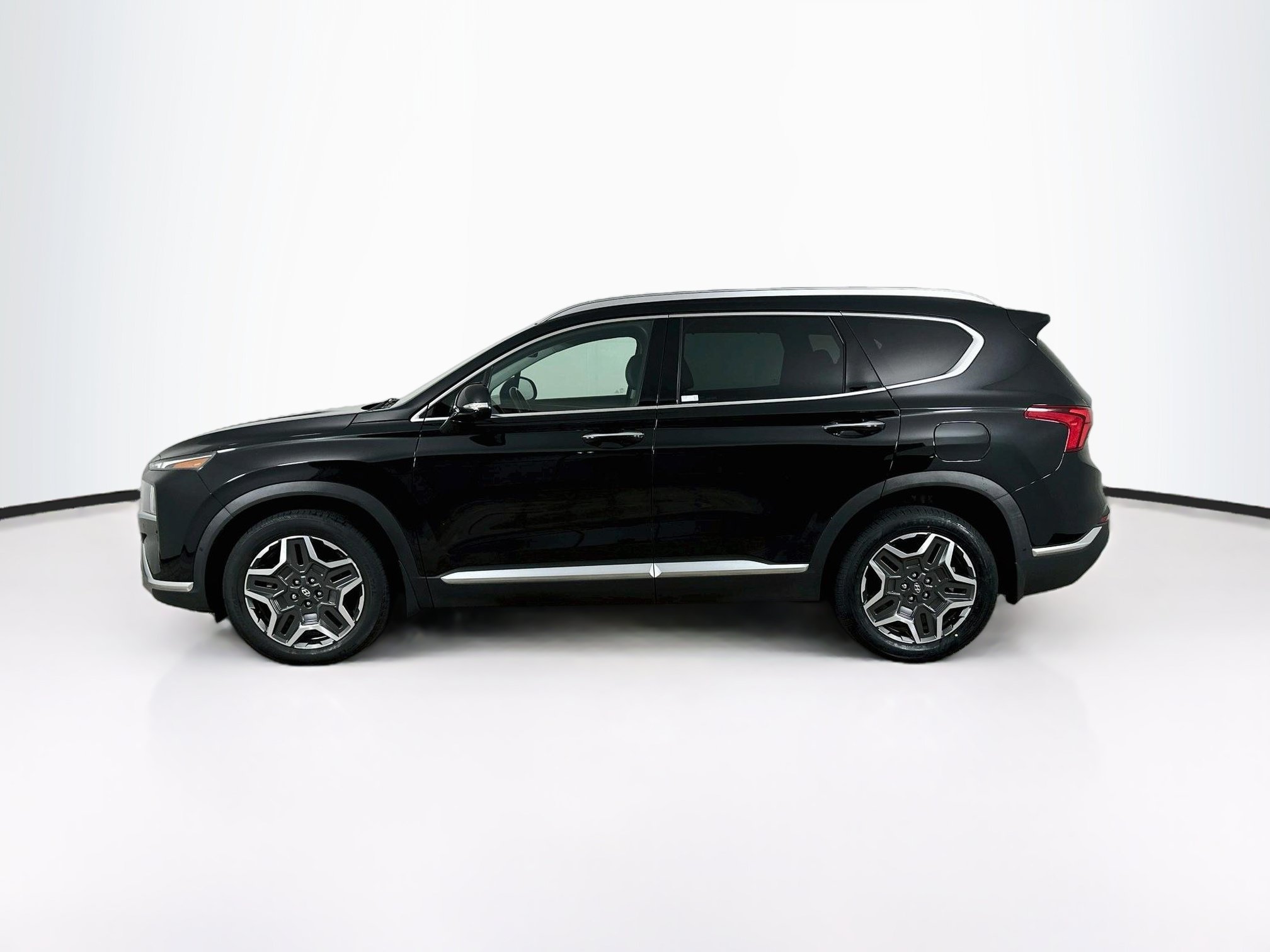 Used 2023 Hyundai Santa Fe Limited FWD image 4