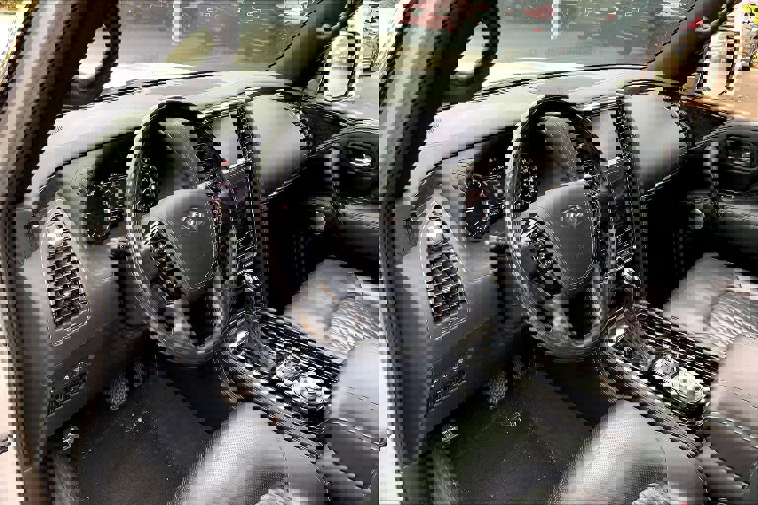 Used 2021 INFINITI QX80 Sensory w/ All-Season Package image 16