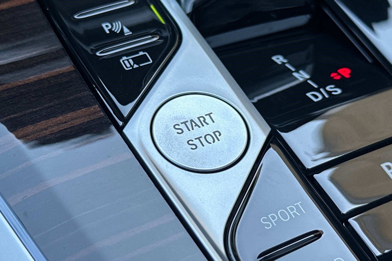 Used 2026 BMW X5 xDrive50e w/ M Sport Package image 29