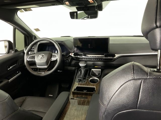 Used 2025 Toyota Sienna Platinum AWD/4WD image 16