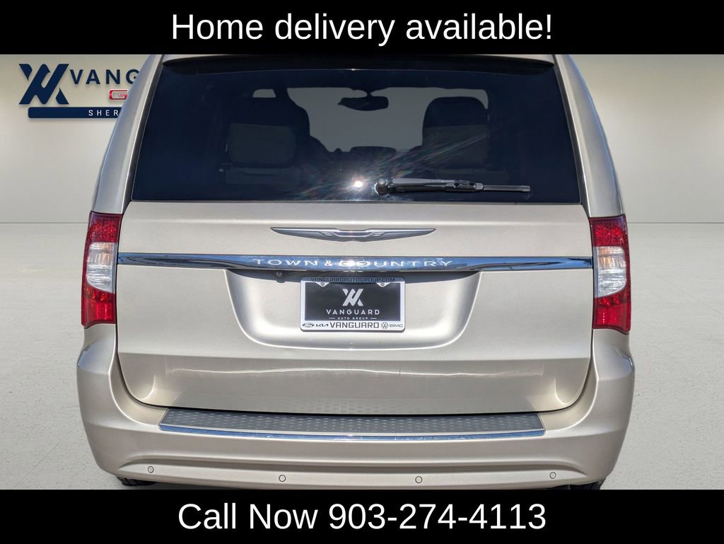 Used 2014 Chrysler Town & Country Touring-L w/ Driver Convenience Group image 5
