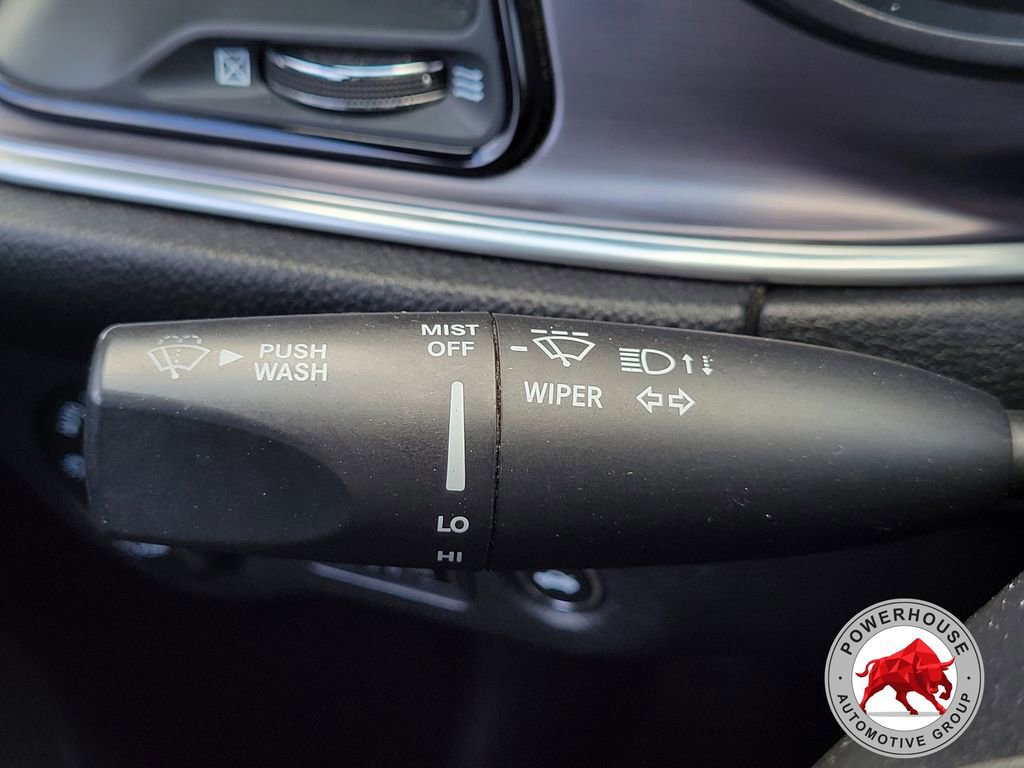 Used 2016 Dodge Challenger SXT image 27