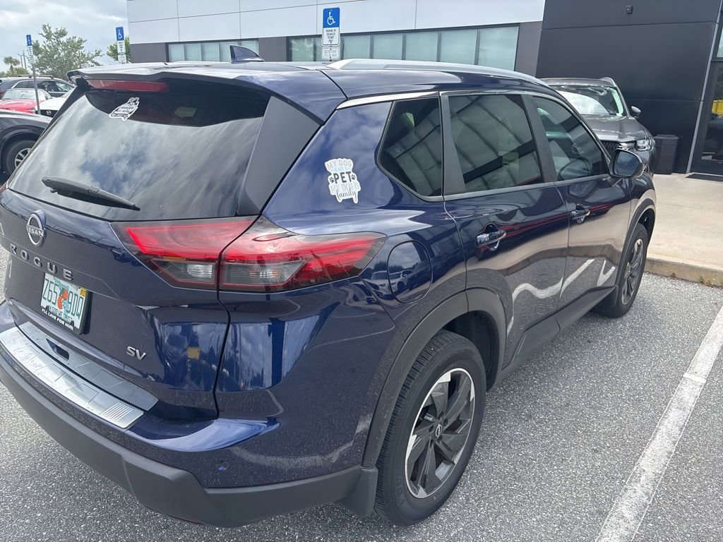Used 2024 Nissan Rogue SV w/ SV Premium Package FWD image 13