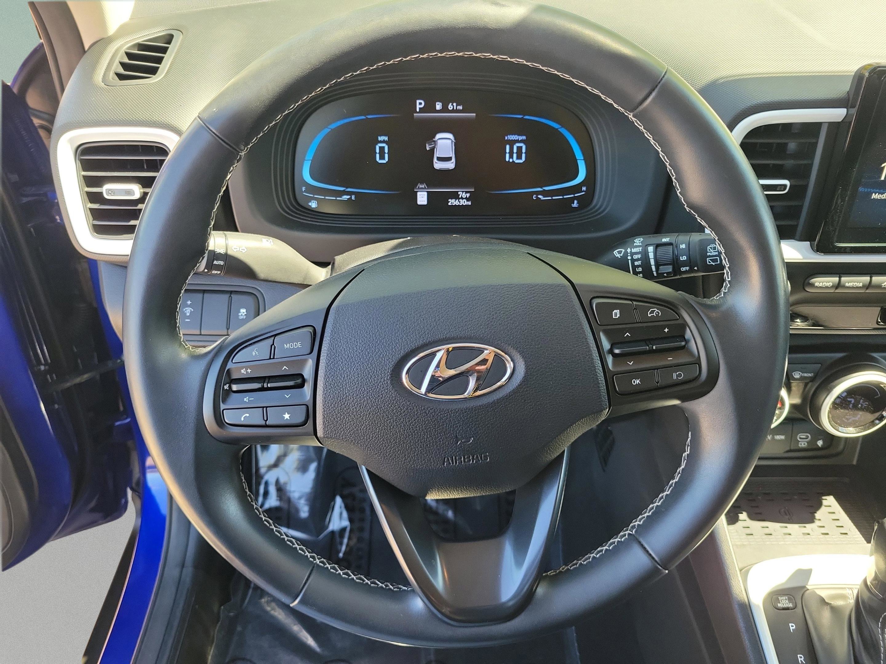 Certified 2023 Hyundai Venue Limited w/ Cargo Package image 27