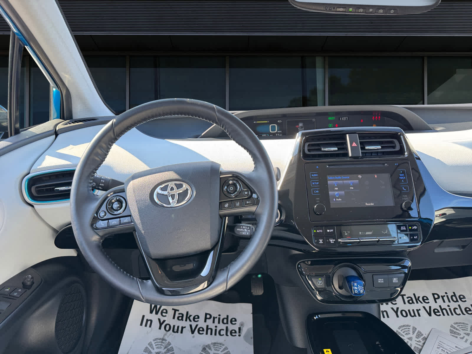 Used 2019 Toyota Prius XLE image 3