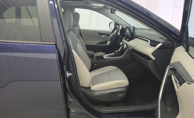 Used 2025 Toyota RAV4 Limited w/ Advanced Technology Package AWD/4WD image 6