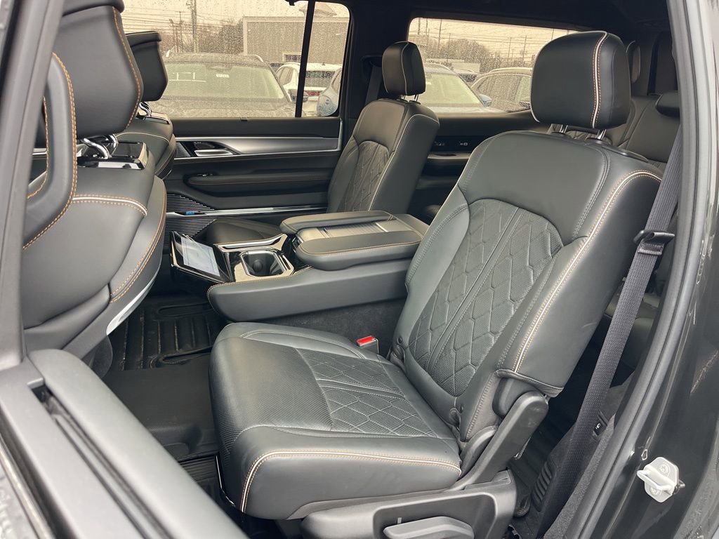 Used 2023 Jeep Grand Wagoneer Series III image 24