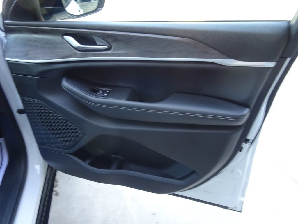 Used 2023 Jeep Grand Cherokee L Limited AWD/4WD image 29