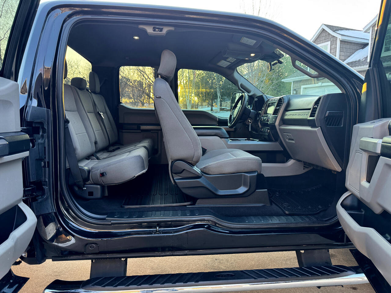 Used 2020 Ford F350 XLT w/ FX4 Off-Road Package image 19