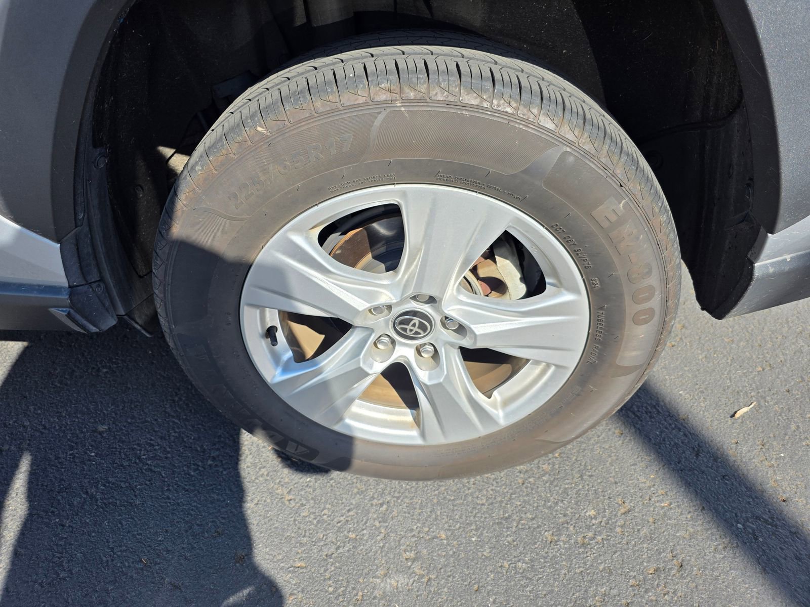Used 2021 Toyota RAV4 XLE AWD/4WD image 9