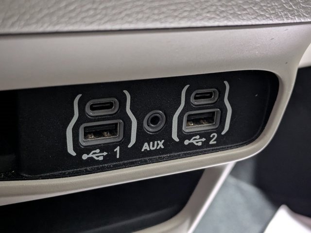 Used 2023 Chrysler Voyager LX image 19