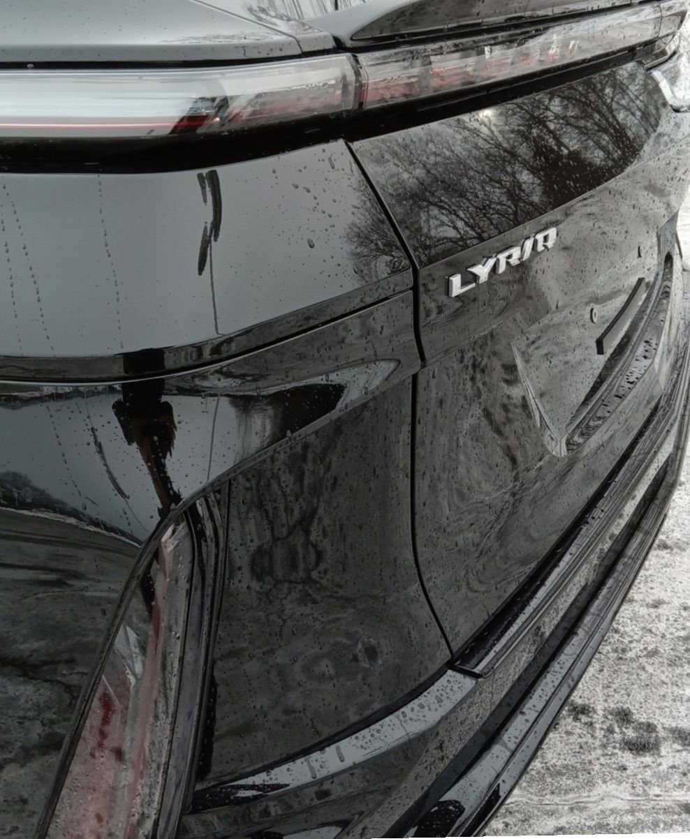 New 2026 Cadillac Lyriq V w/ LPO, Bronce Accent Package image 8