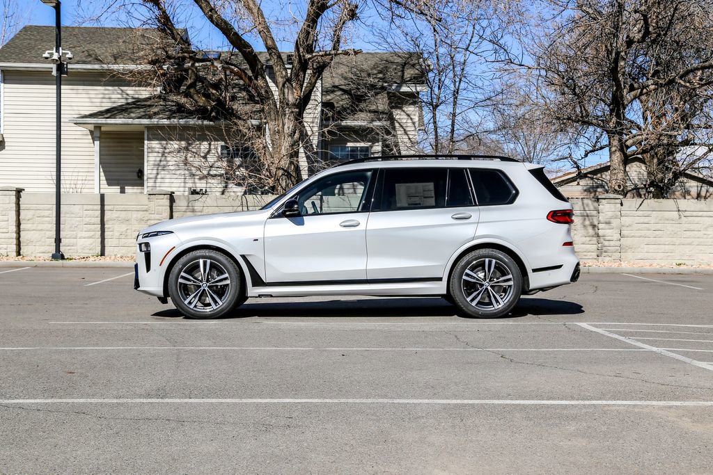 New 2026 BMW X7 M60i image 2