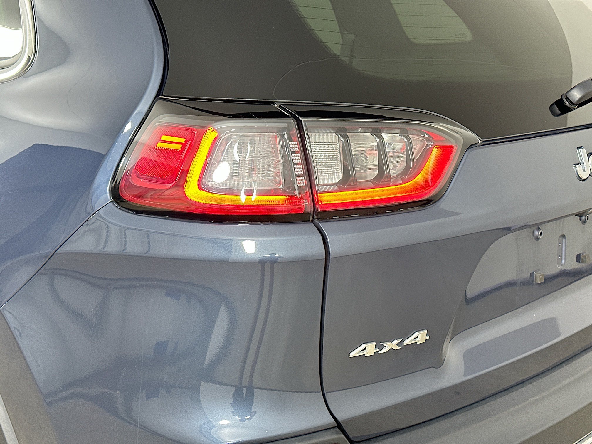 Used 2020 Jeep Cherokee Limited AWD/4WD image 40