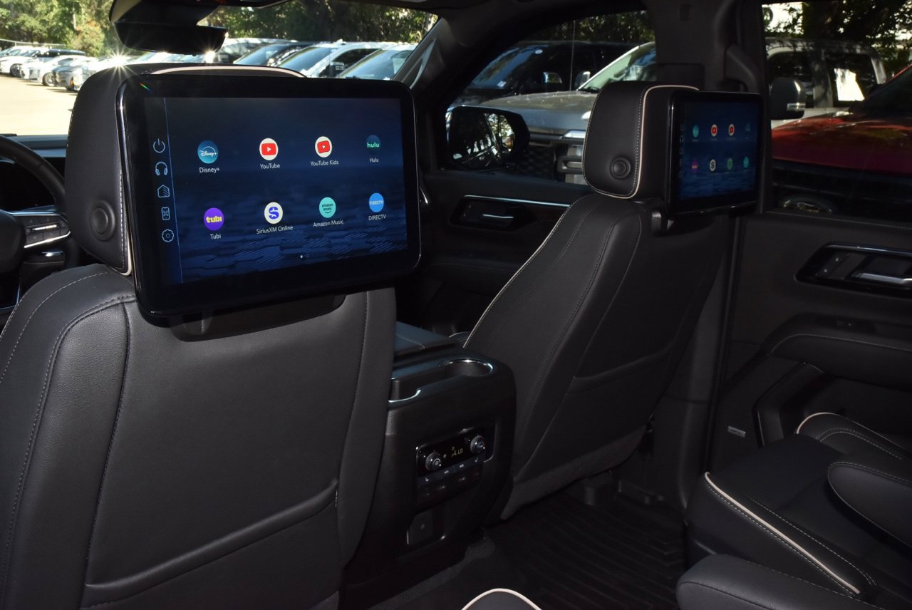 Used 2026 Chevrolet Suburban Premier RWD image 19