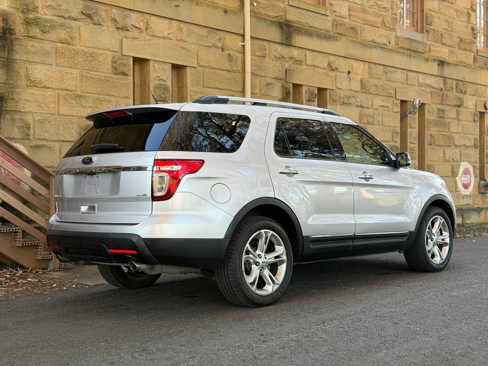 Used 2015 Ford Explorer Limited image 4