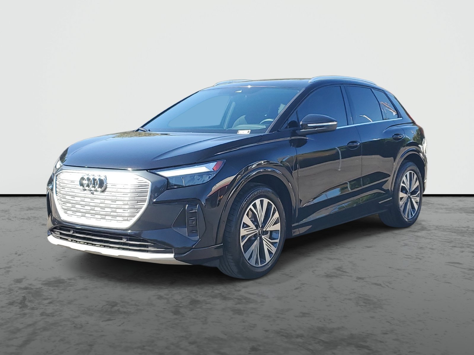 Used 2023 Audi Q4 e-tron Premium Plus w/ Premium Plus RWD image 2