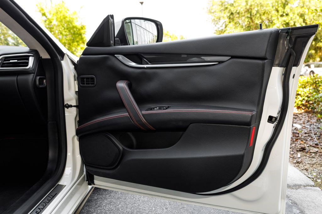 Used 2016 Maserati Ghibli image 12