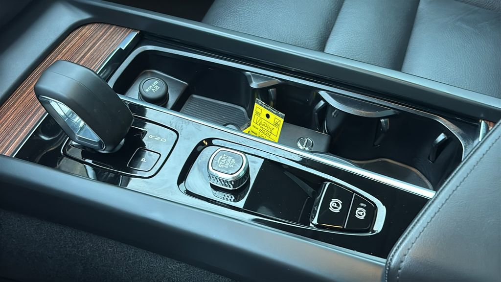 Used 2024 Volvo XC60 B5 Plus w/ Protection Package Premier image 21