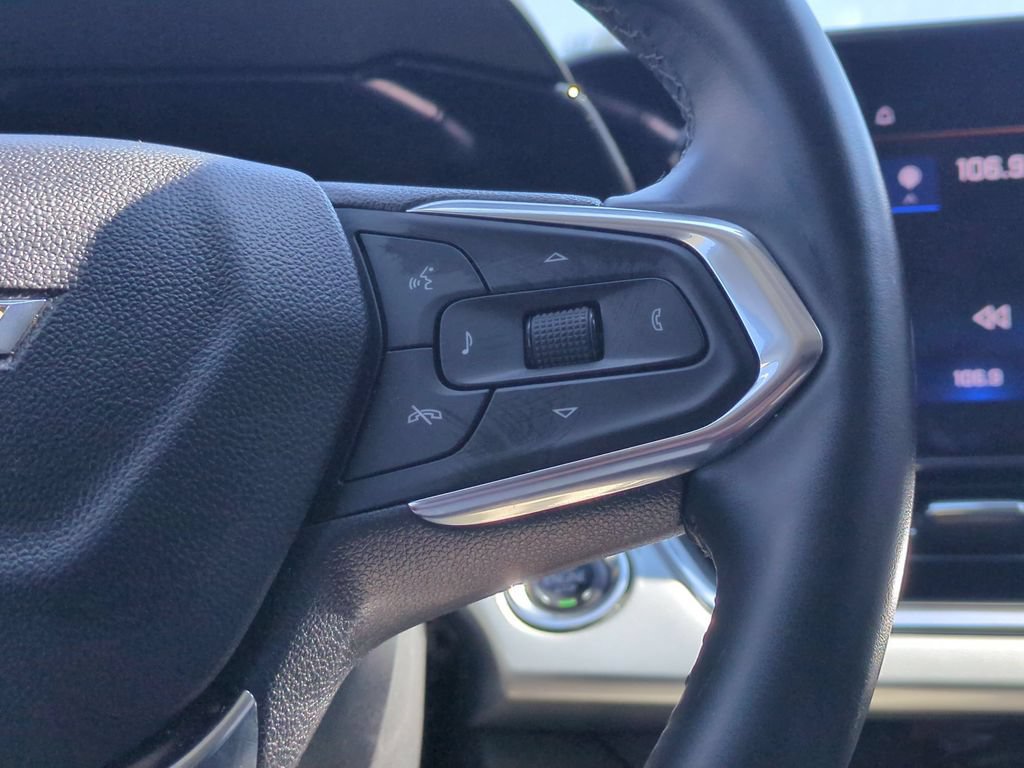 Used 2025 Chevrolet Trax LT w/ LT Convenience Package FWD image 21