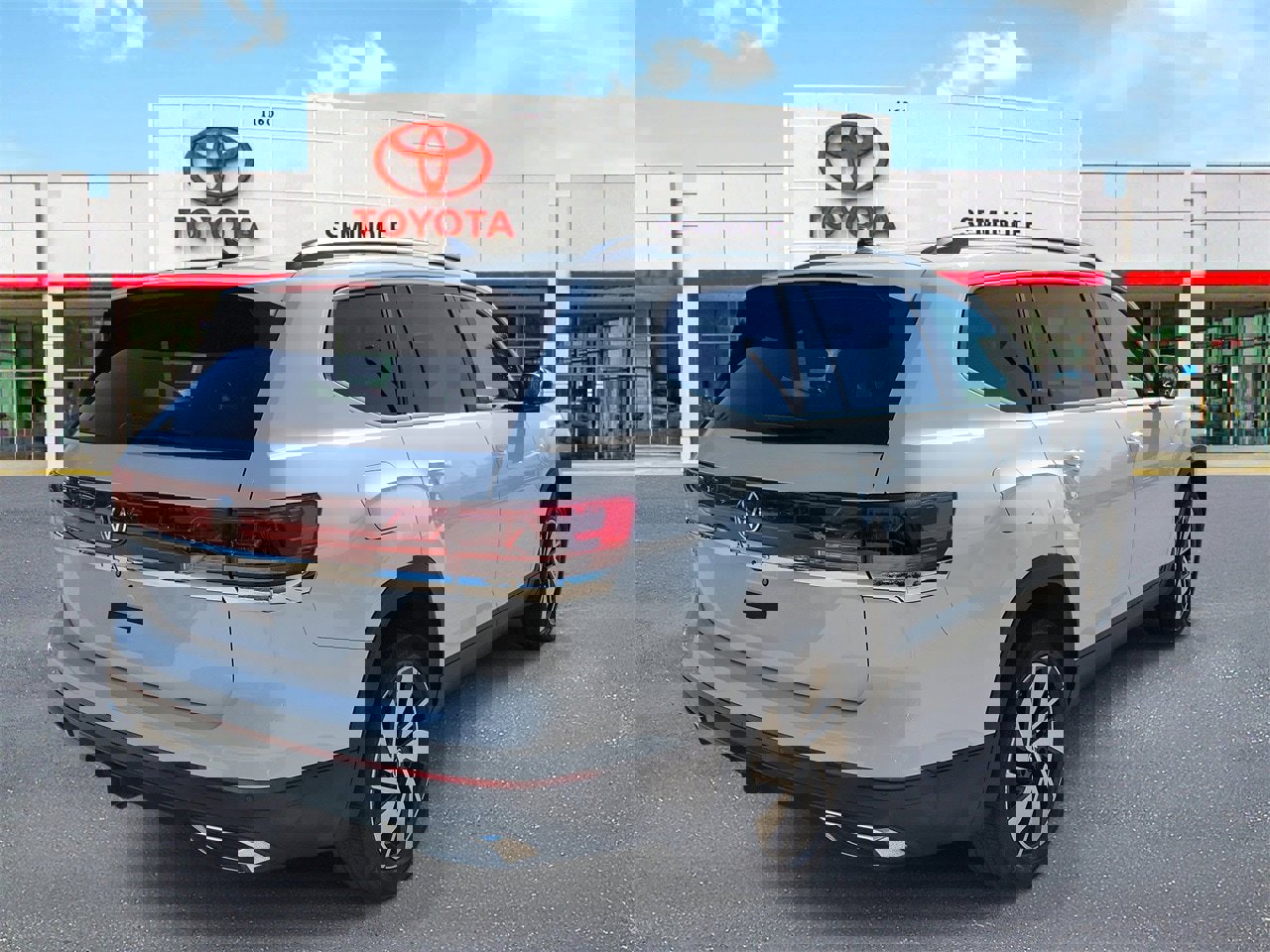 Used 2025 Volkswagen Atlas SE image 3