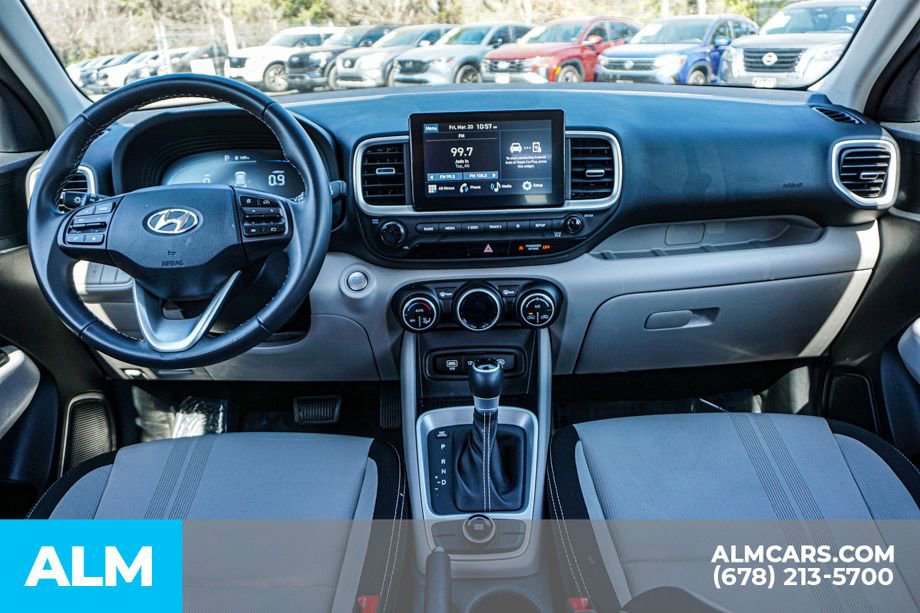 Used 2025 Hyundai Venue SEL image 25