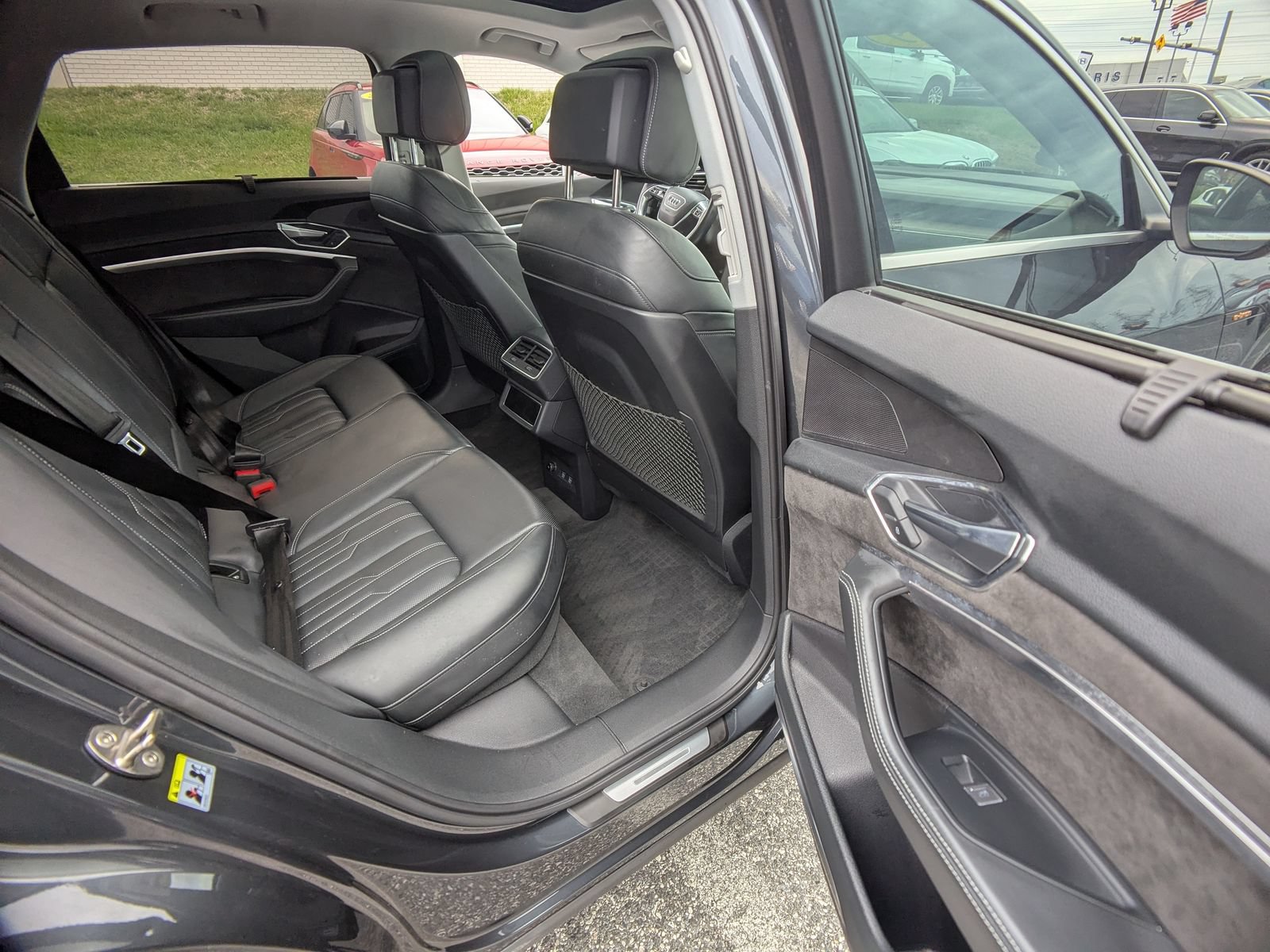 Used 2019 Audi e-tron Prestige w/ Prestige Package AWD/4WD image 13