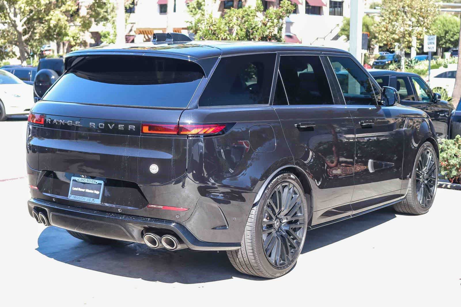 Used 2024 Land Rover Range Rover Sport AWD/4WD image 5