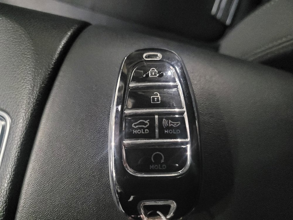 Used 2023 Hyundai Santa Fe SEL image 32