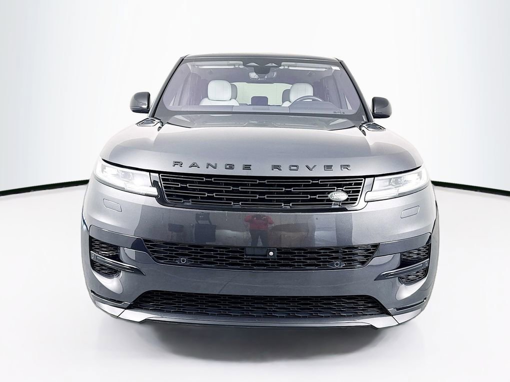 Used 2023 Land Rover Range Rover Sport SE Dynamic image 2