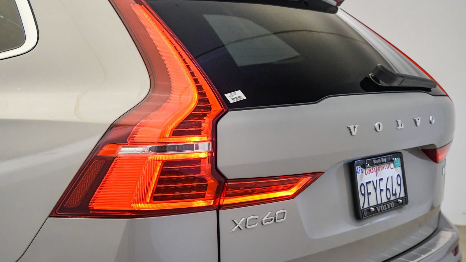 Certified 2023 Volvo XC60 B5 Ultimate w/ Climate Package FWD image 12