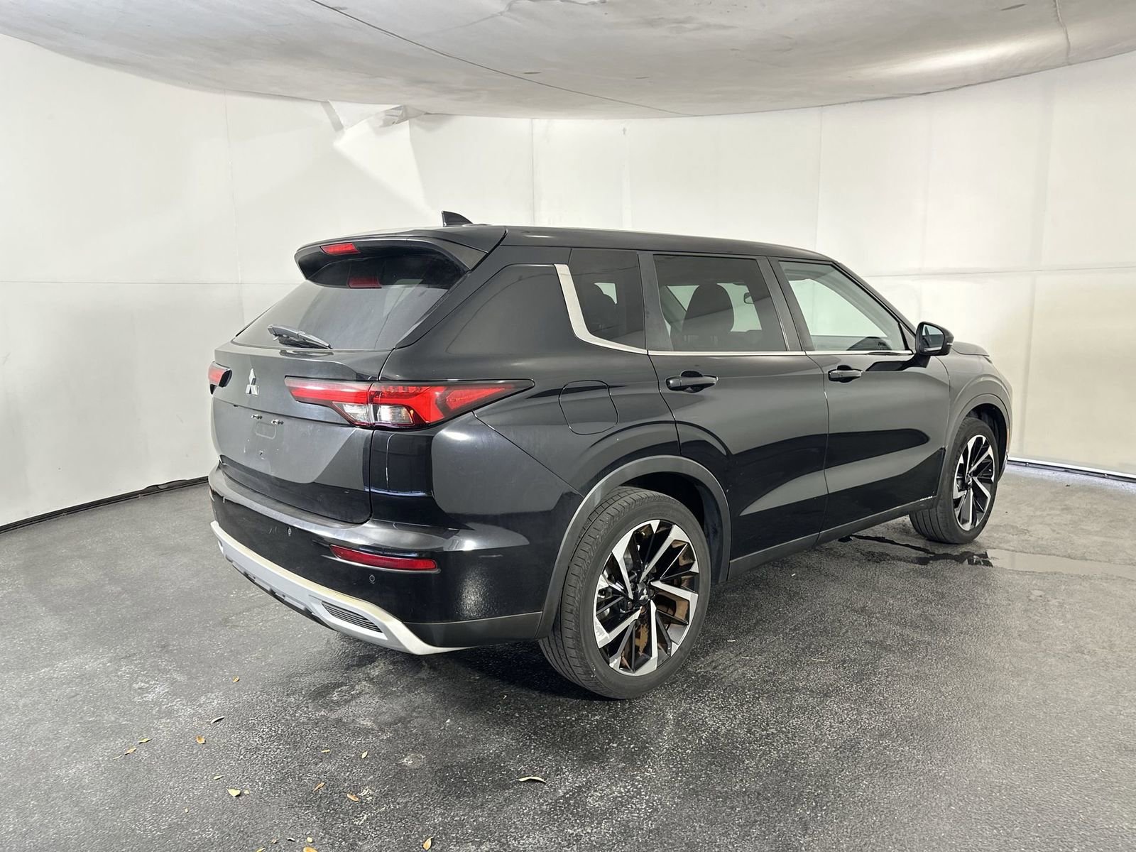 Used 2022 Mitsubishi Outlander SE image 8