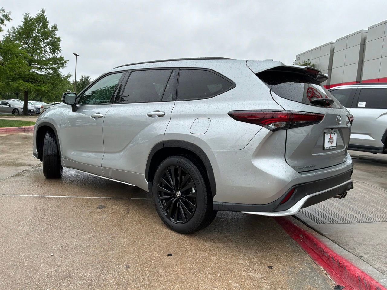 Used 2025 Toyota Highlander XSE AWD/4WD image 8