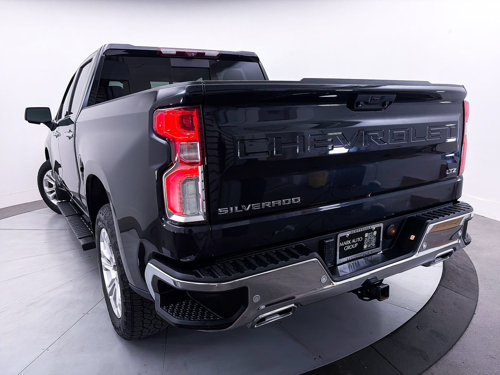 Used 2023 Chevrolet Silverado 1500 LTZ w/ Technology Package AWD/4WD image 4