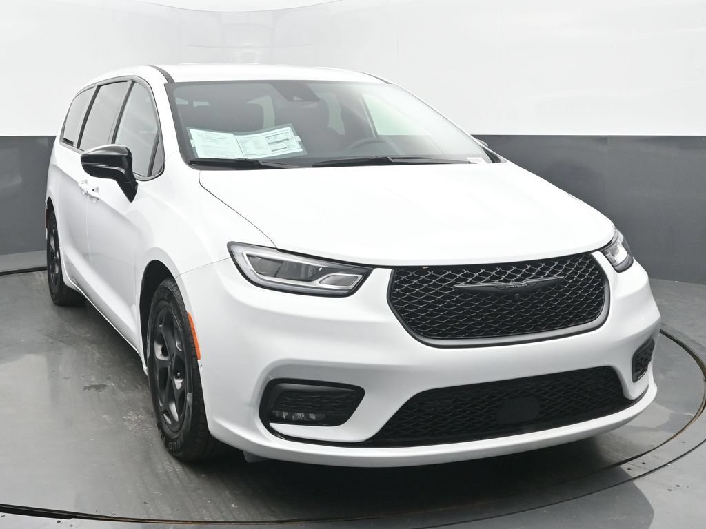 Used 2024 Chrysler Pacifica Limited FWD image 9