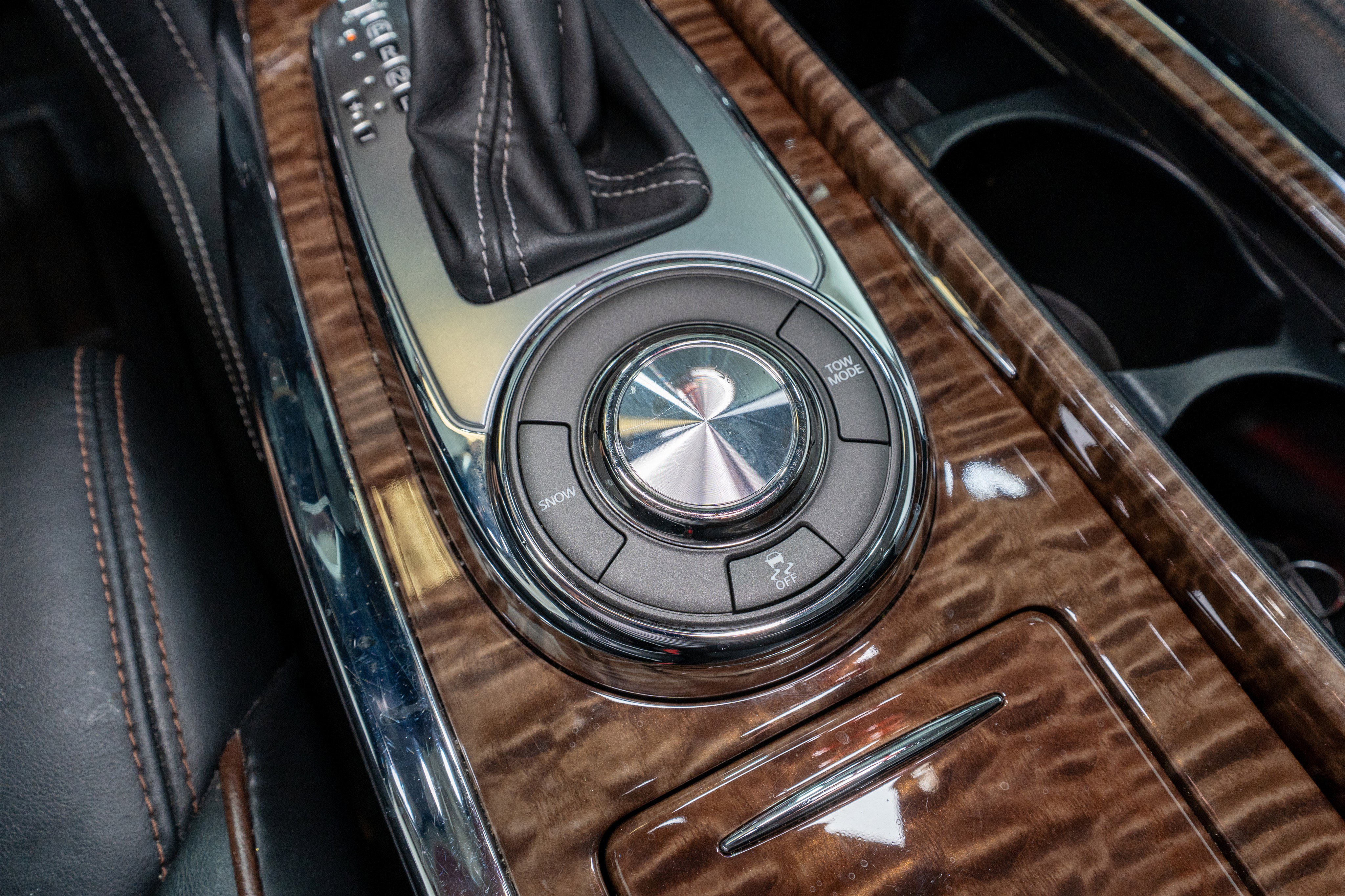 Used 2019 Nissan Armada Platinum w/ Captain's Chairs Package RWD image 25