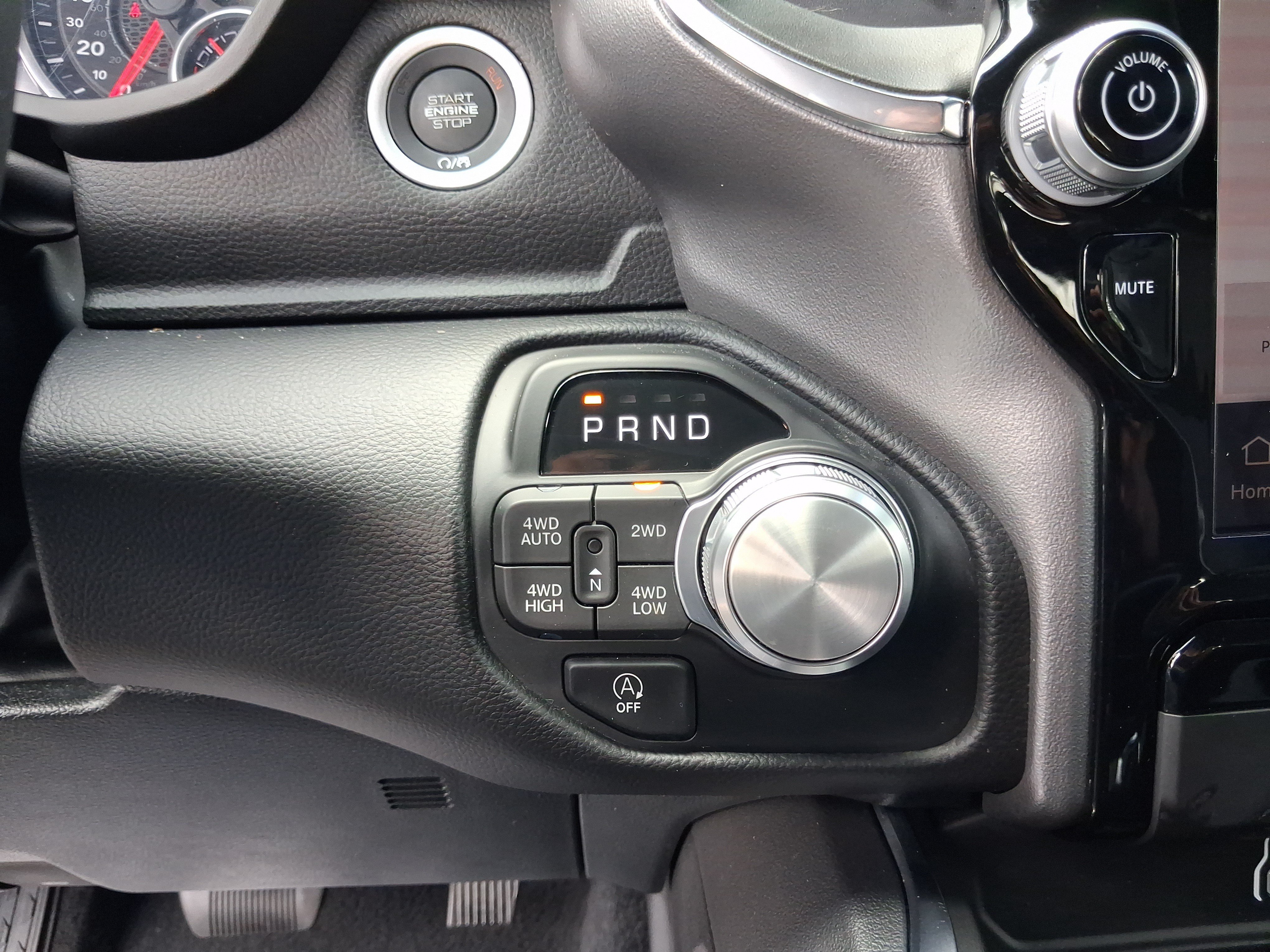 Used 2026 RAM 1500 Laramie AWD/4WD image 15