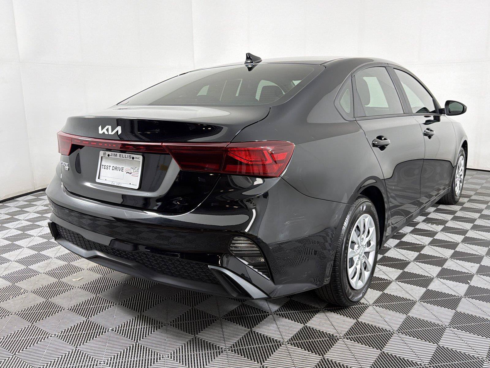 Used 2023 Kia Forte LX FWD image 6