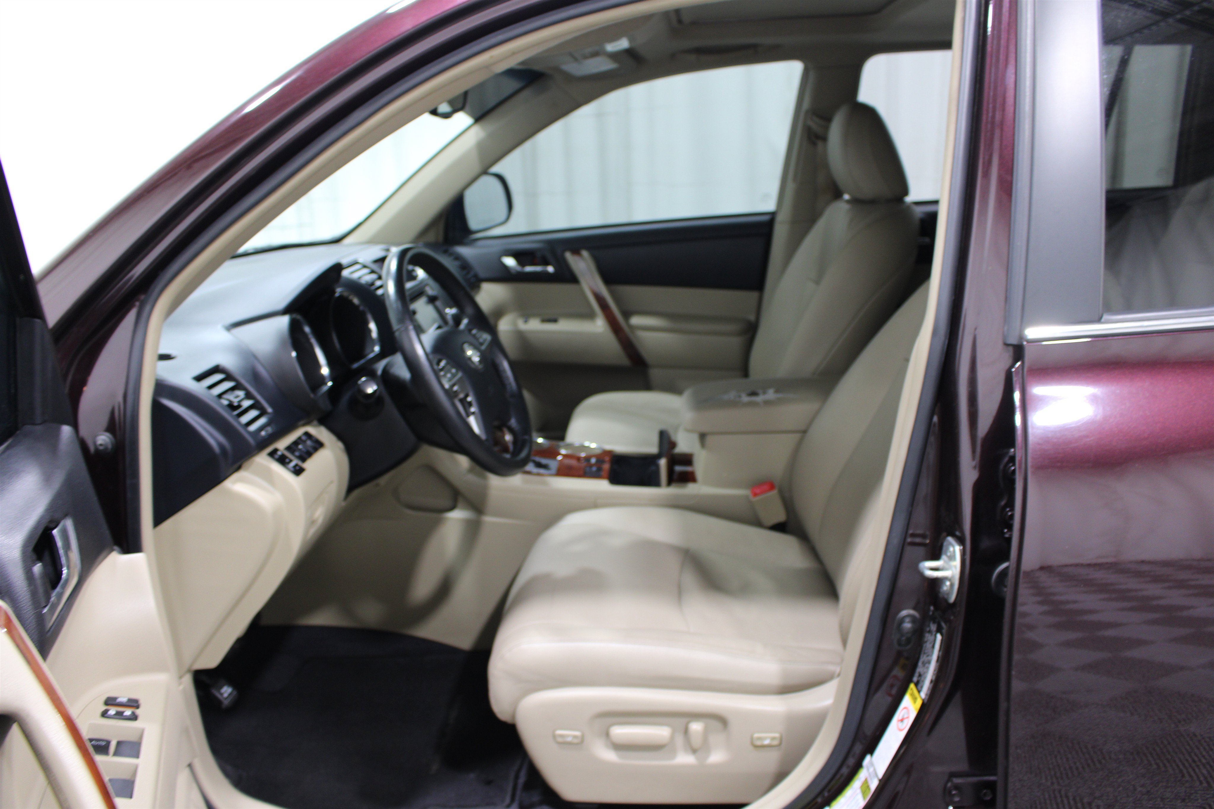 Used 2013 Toyota Highlander Limited FWD image 3