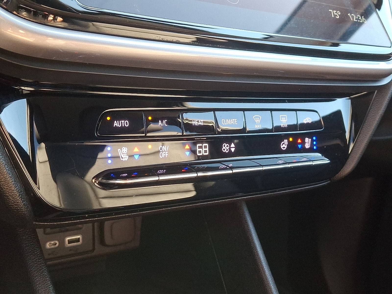Used 2023 Chevrolet Bolt EUV LT w/ Convenience Package FWD image 16