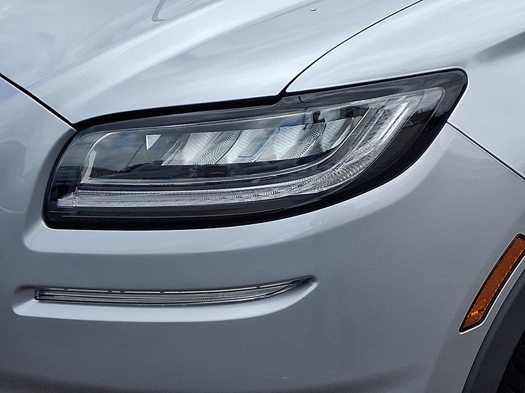 Certified 2023 Lincoln Nautilus AWD w/ Premium Package image 9