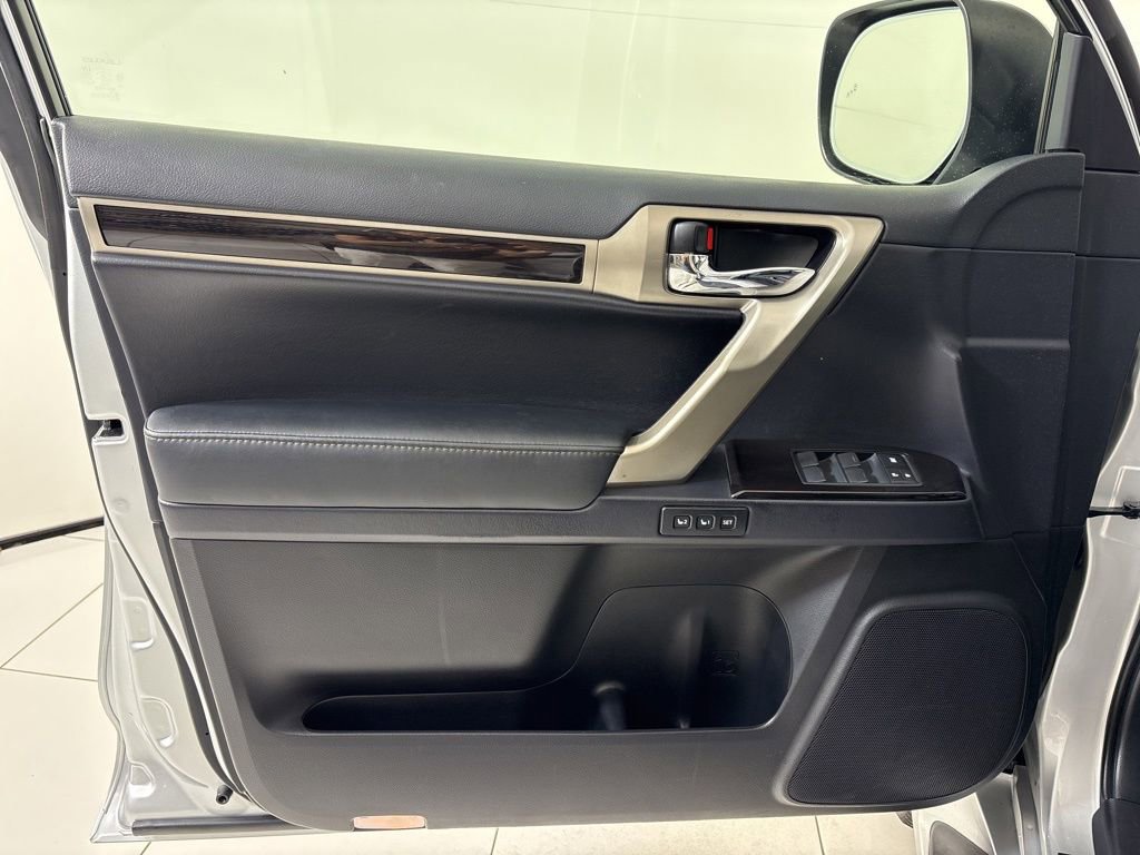 Used 2019 Lexus GX 460 w/ Navigation Package image 18