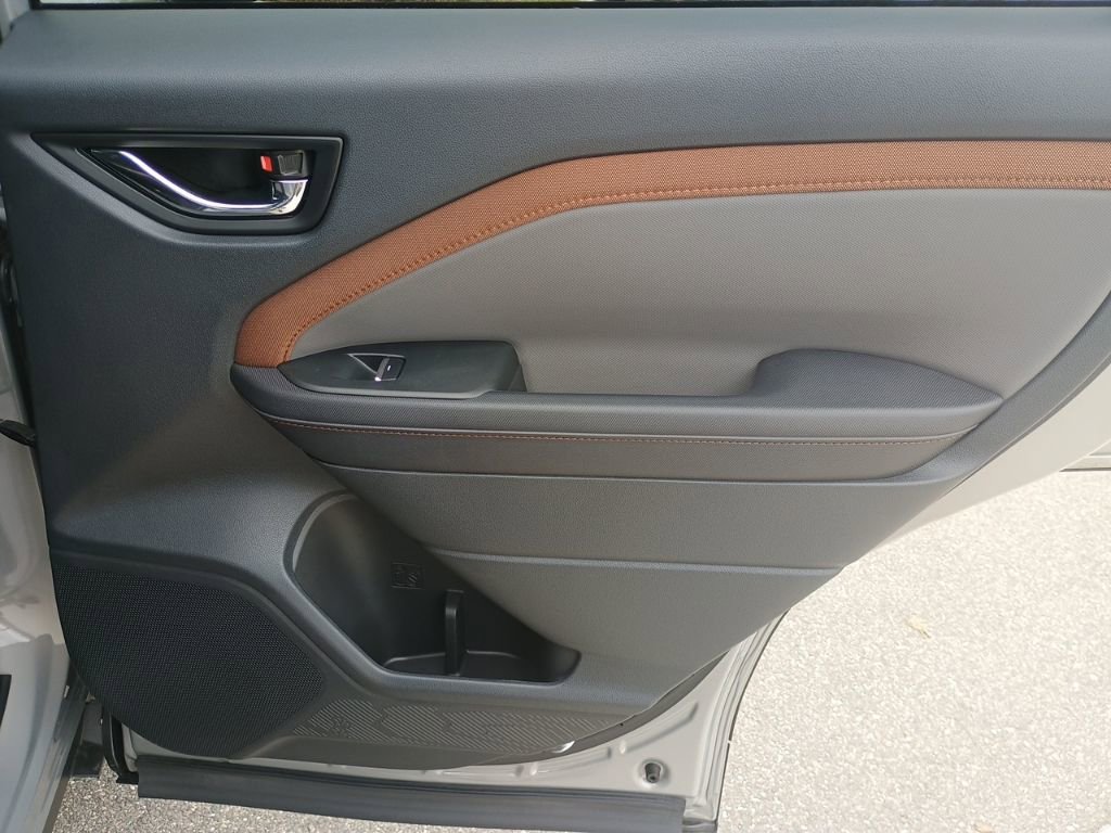 Used 2025 Subaru Forester Sport image 19