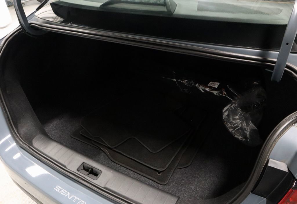 Certified 2025 Nissan Sentra SR w/ SR Premium Package image 14