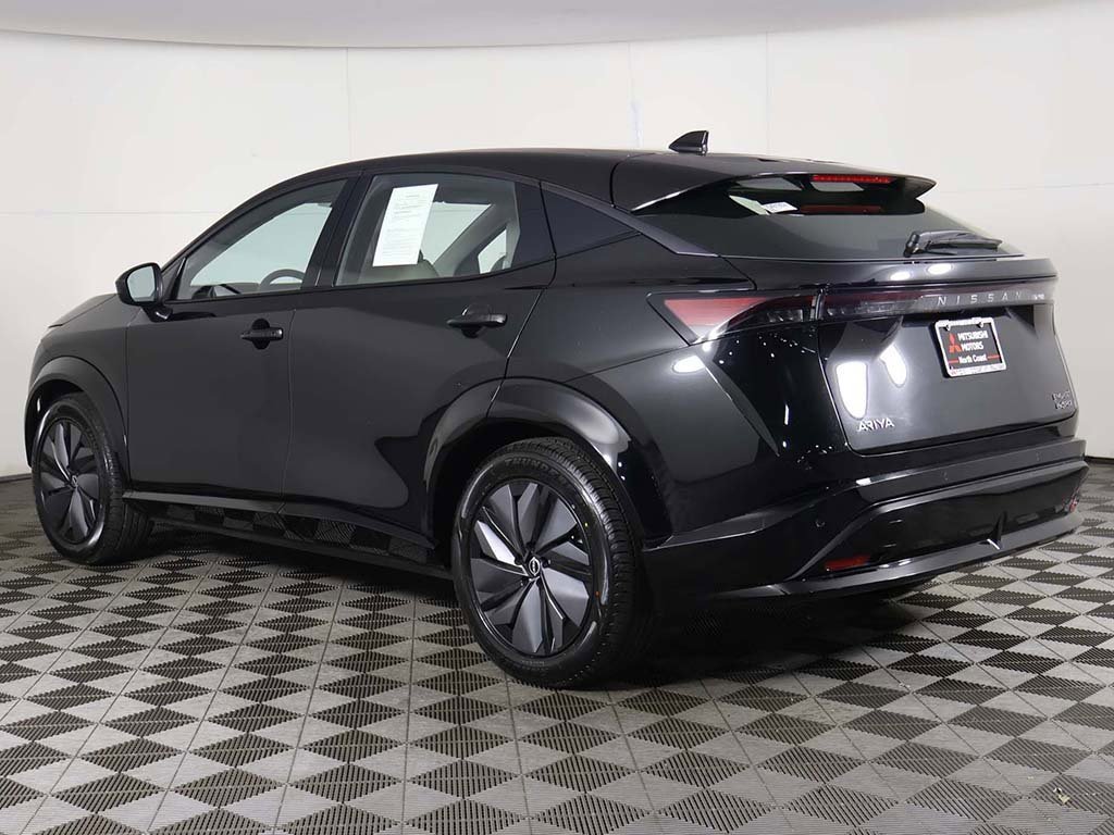 Used 2023 Nissan Ariya AWD image 11