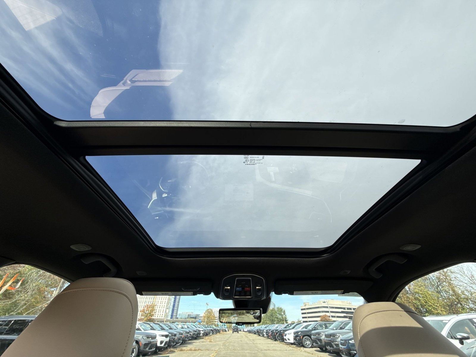 New 2025 Jeep Grand Cherokee Limited w/ Luxury Tech Group II image 24