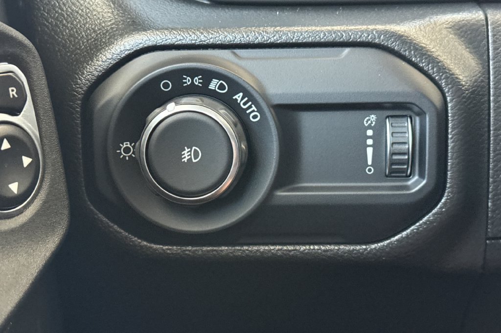 Used 2023 Jeep Wrangler Unlimited Sport AWD/4WD image 32