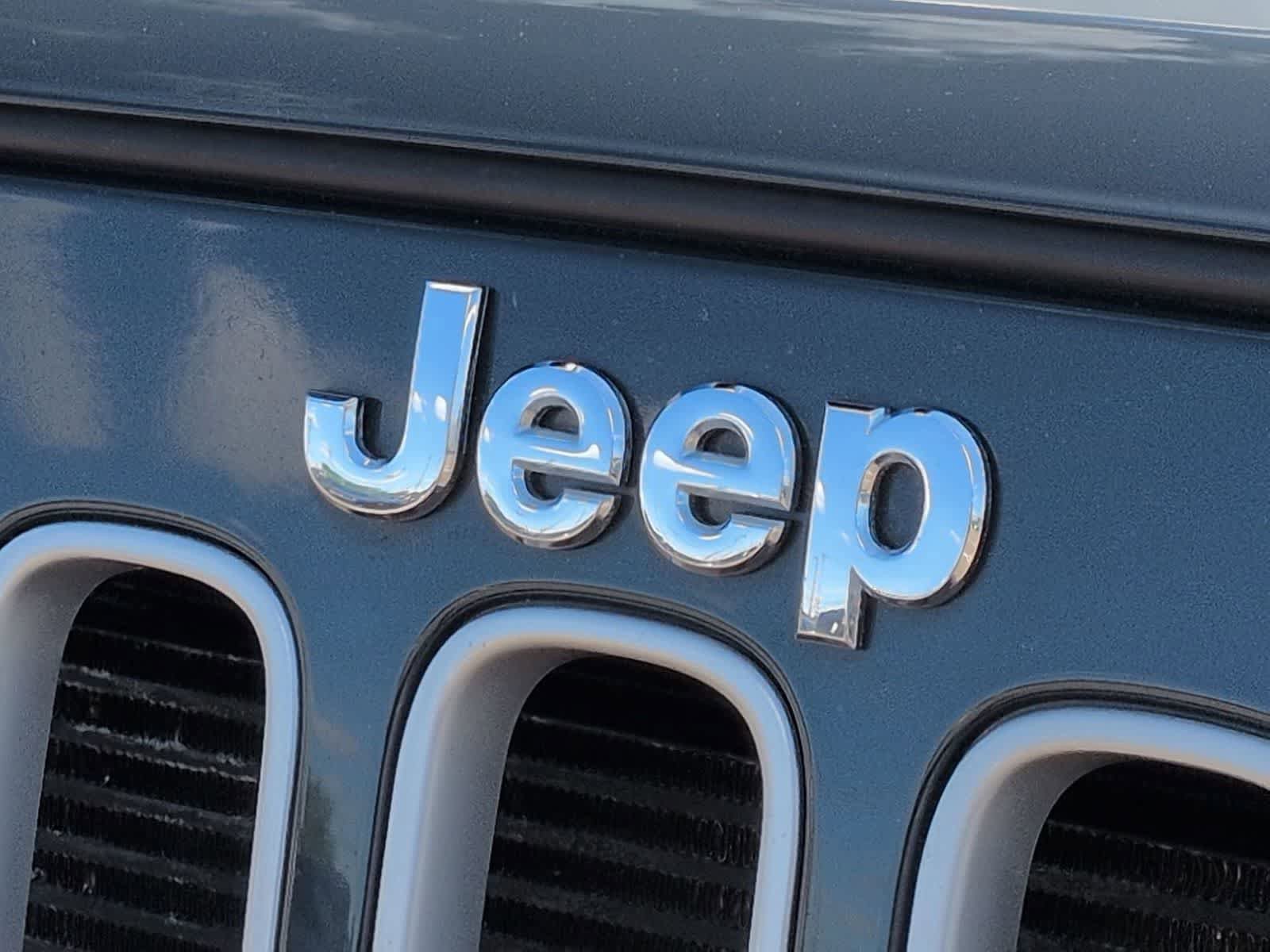 Used 2017 Jeep Wrangler Unlimited Sahara AWD/4WD image 11