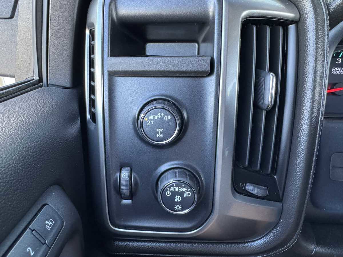 Used 2018 Chevrolet Silverado 1500 LTZ w/ Sport Package AWD/4WD image 30